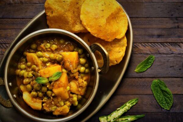 Allu Mattar Potato and Pea Curry